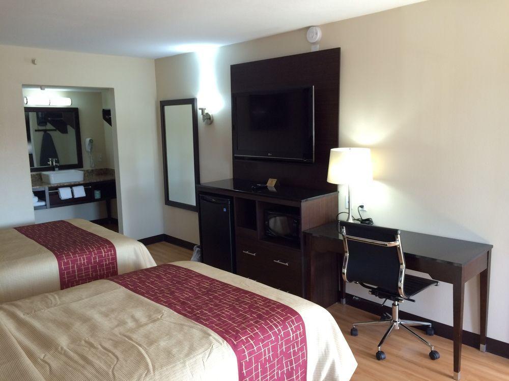 Red Roof Inn Plus+ Birmingham East - Irondale/Airport מראה חיצוני תמונה